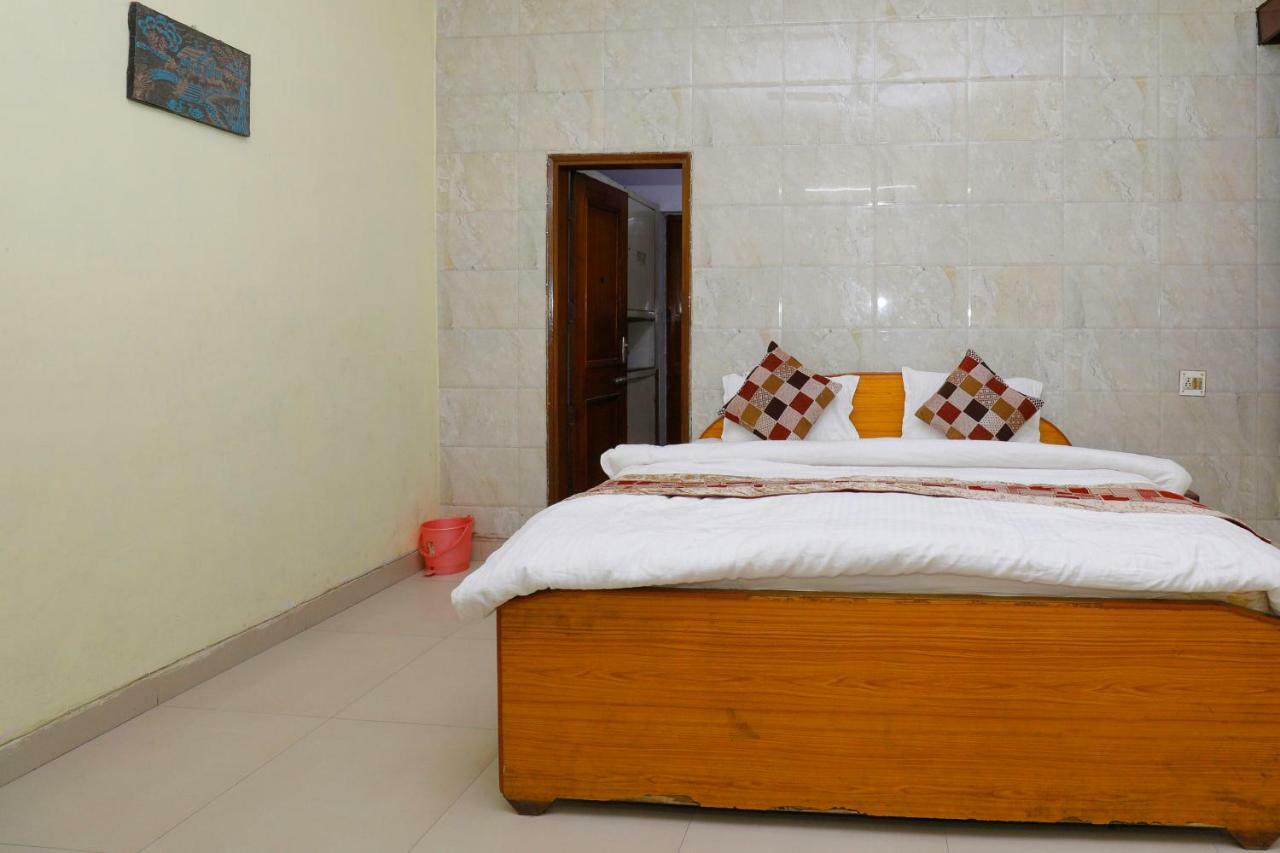 Hotel New Bakshi House Agra  Exteriör bild