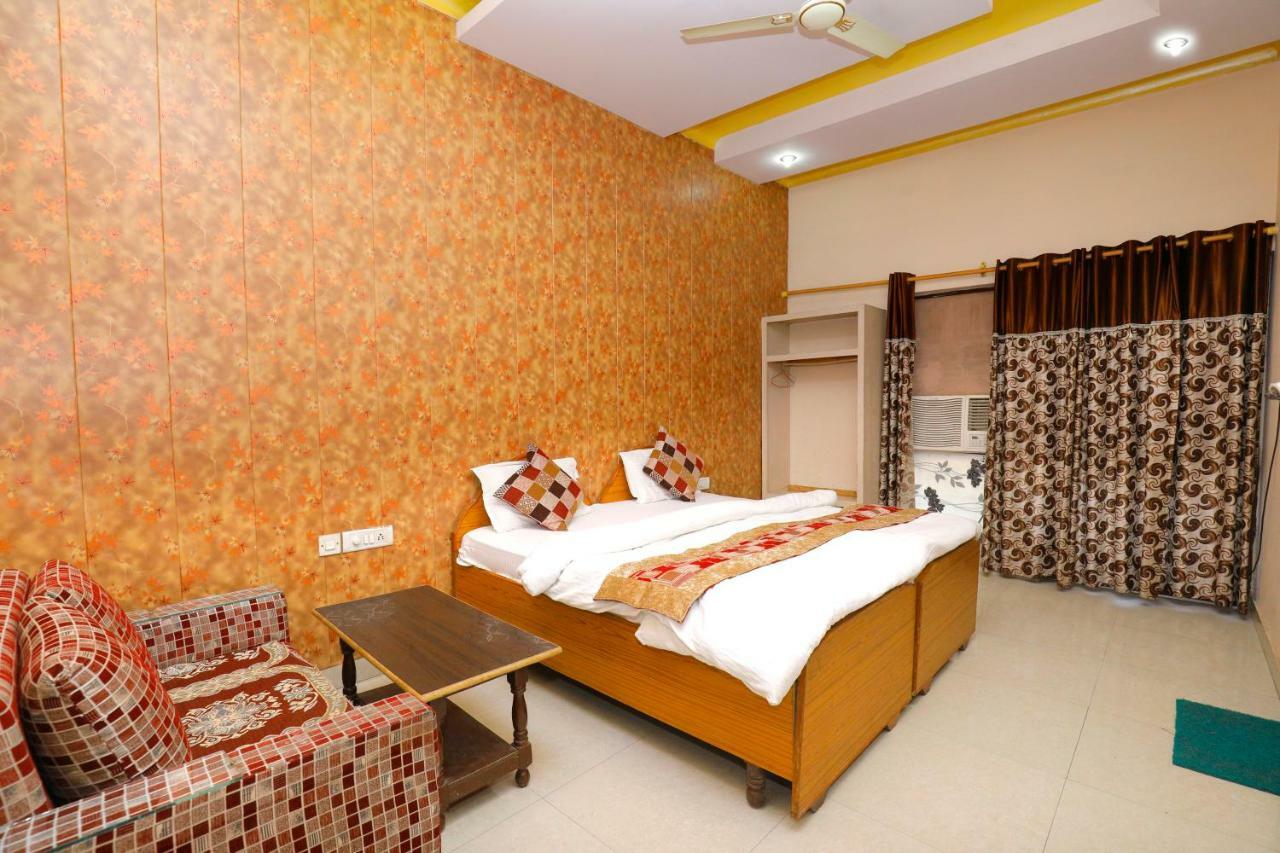 Hotel New Bakshi House Agra  Exteriör bild